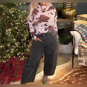 Davi & Dani black button fly barrel pants in size large